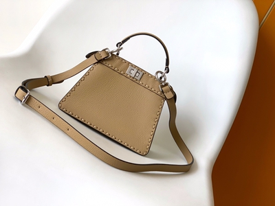 フェンディバッグ側面デザイン